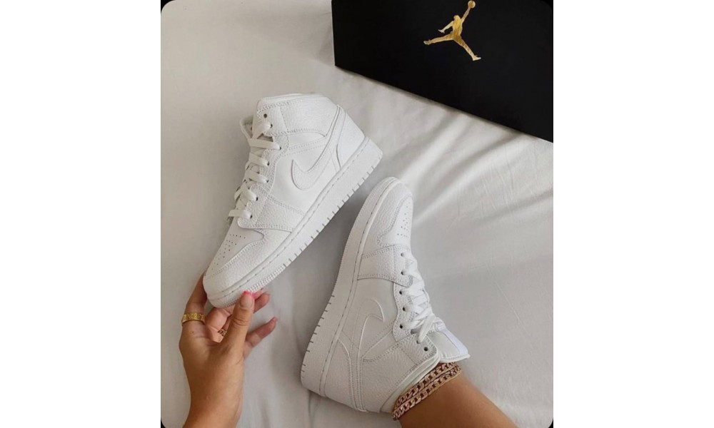 Nike air jordan 1 low triple white sale